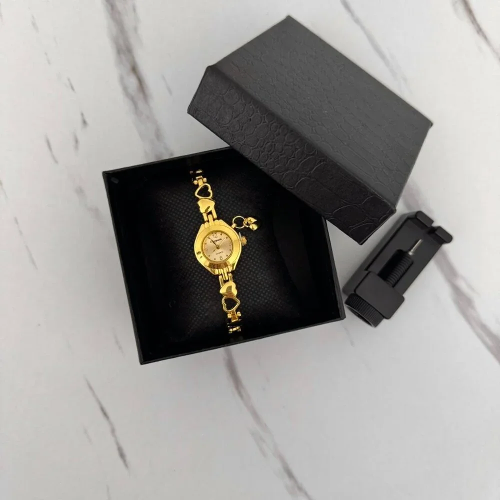 Sku0268 Retro Gold Heart Shaped Women Casual Watch Bracelet Stainless steel